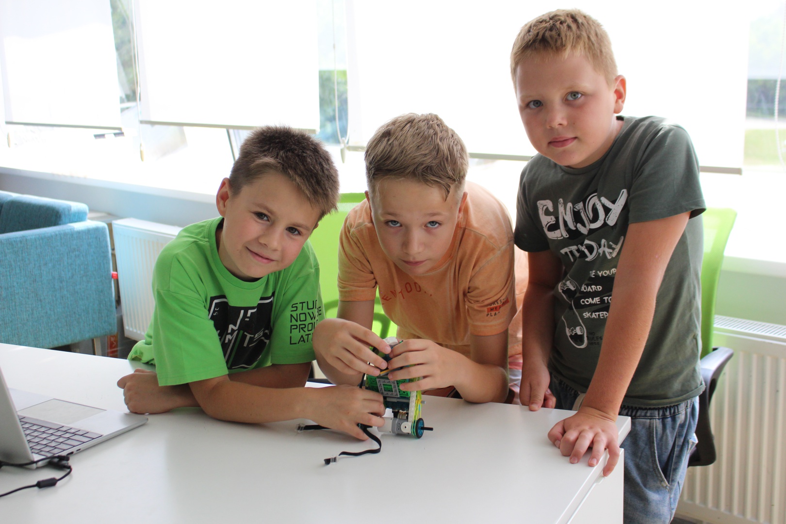 СХЕМЫ, КОД, ДРУЖБА И МОРЕ ЭМОЦИЙ